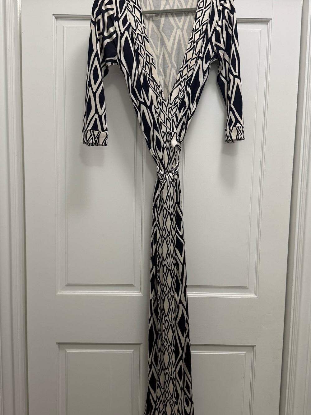 Diane Von Furstenberg Black & Cream Geometric Wrap Dress